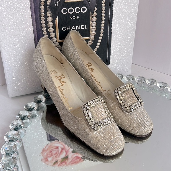 Bally vintage 1960’s Gold  glitter Heels  size 4D but feat 6.5 to 7 USA - Picture 1 of 13